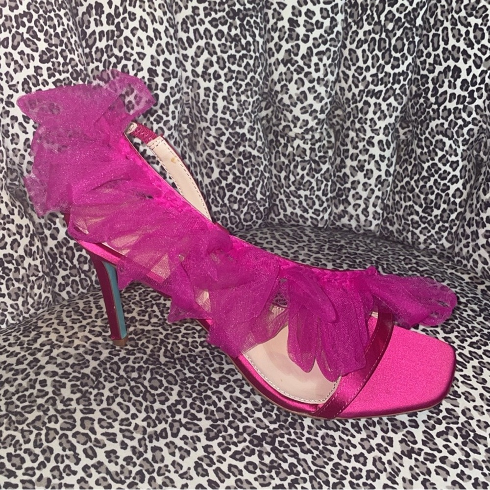 Pink ruffle heels 🩷 - Picture 8 of 9